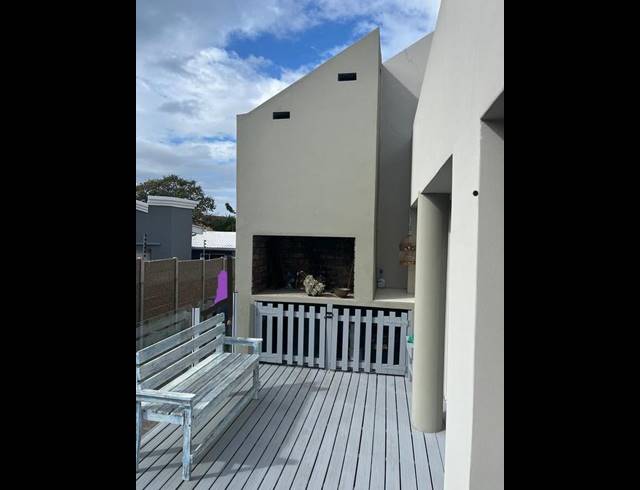 4 BEDROOM HOUSE FOR SALE IN HARTENBOS CENTRAL